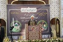 وجود پیامبر الگوی تمام‌عیار برای همه انسان‌ها و جامعه اسلامی است