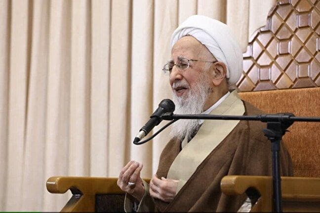 باید با علم و عمل جامعه را به نور قرآن و عترت روشن کنیم