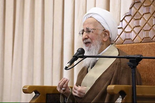 باید با علم و عمل جامعه را به نور قرآن و عترت روشن کنیم