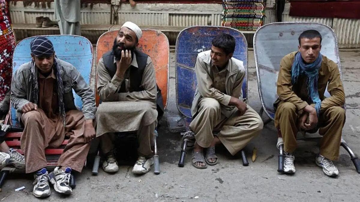 دردسرهای اتباع برای خروج از ایران و پول‌هایی که طلب دارند