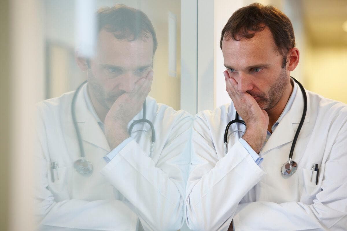 انتقاد از شیوه پذیرش دانشجویان پزشکی؛ افسردگی رزیدنت‌ها هشدار جدی است