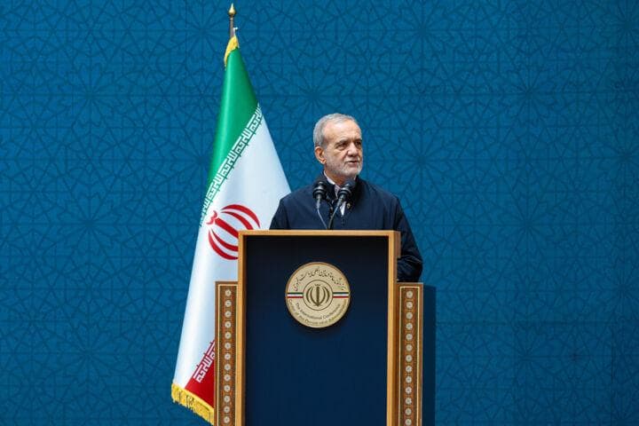 پزشکیان: با شعار دادن نمی‌شود مملکت را درست کرد/ خیلی حرف می‌زنیم ولی عمل نمی‌کنیم