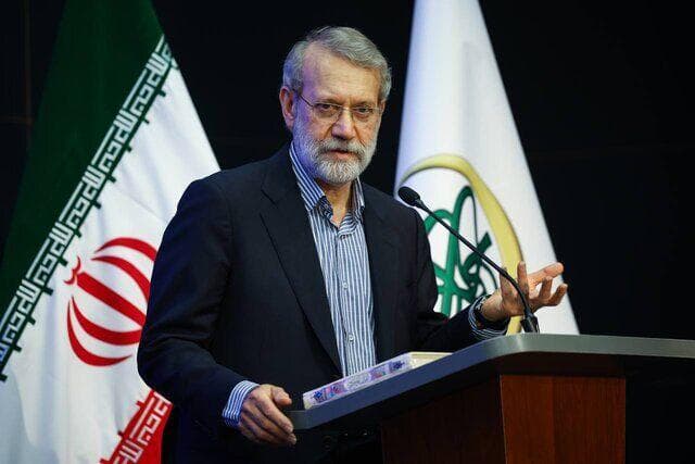 لاریجانی:در کنار برادرانمان در منطقه هستیم اما به آن‌ها دستور نمی‌دهیم