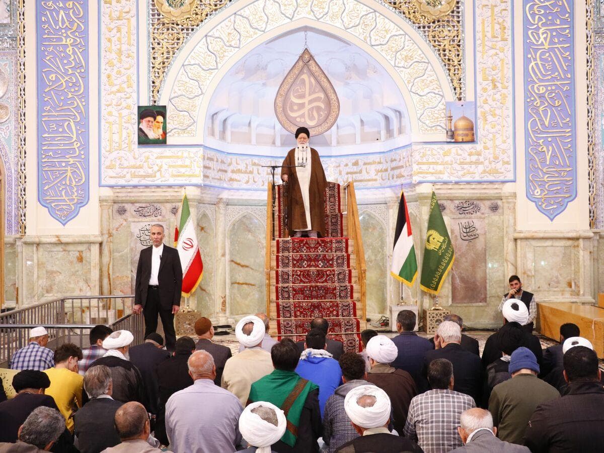 نماز جمعه مشهد به طور میانگین ۳۸ هزار نمازگزار دارد