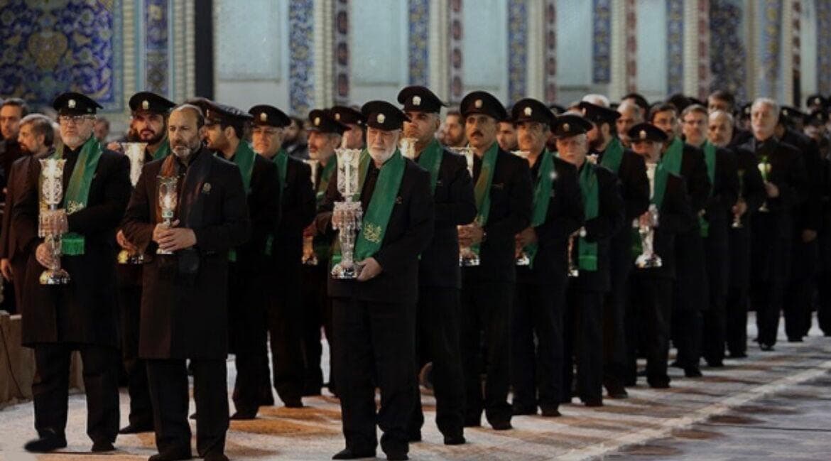 آیین شمع‌گردانی در مراسم خطبه‌خوانی