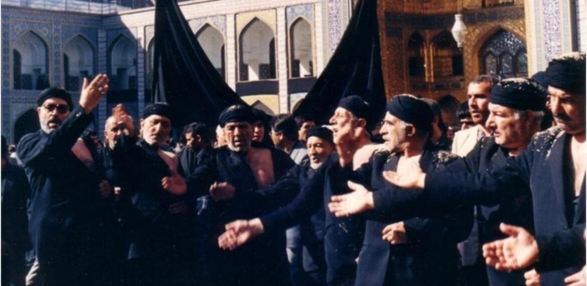 عزاداری زیبا و هماهنگ زائران یزدی در شهادت امام رضا(ع)