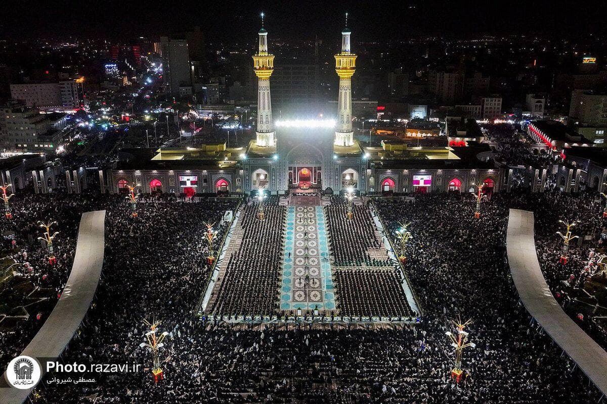 آیین سنتی خطبه‌خوانی شب شهادت امام رضا(ع) در حرم مطهر رضوی برگزار شد