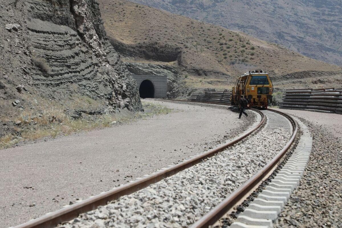 زاگرس در انتظار شنیدن سوت قطار