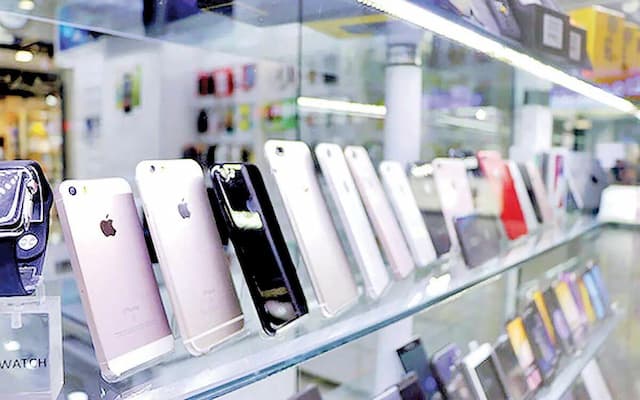 جهش ۱۰۰ درصدی واردات مسافری تلفن همراه