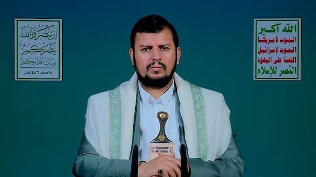 رهبر جنبش انصارالله: شهادت اعضای دولت یمن موضع‌ یمنی‌ها را تغییر نخواهد داد