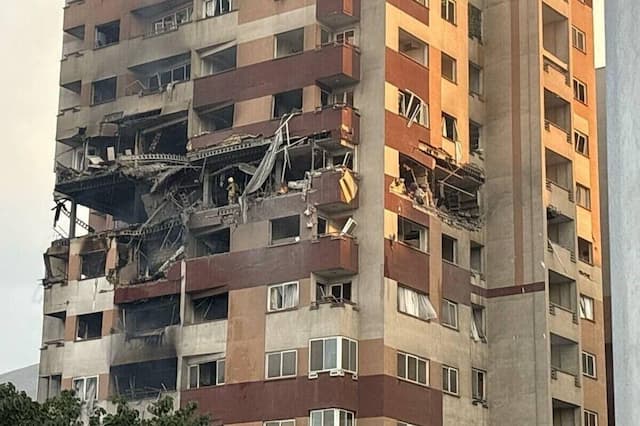 کارت ۴۰۰ میلیارد تومانی لوازم خانگی به آسیب‌دیدگان جنگ تحمیلی در تهران اهدا شد