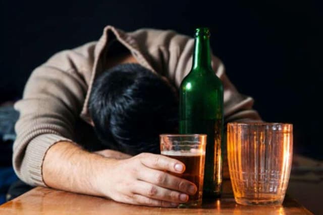 انتشار سیگنال مصرف الکل از وزارت بهداشت!/ تحلیل اقتصادی احداث مراکز ترک اعتیاد به الکل