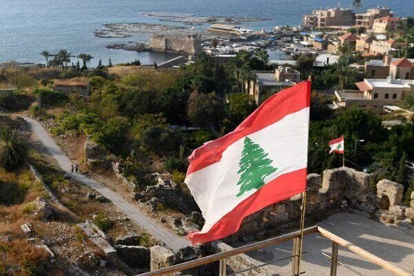 غرب، لبنان را به پرتگاه می‌برد