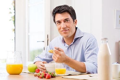 دیر صبحانه خوردن افزایش خطر مرگ را افزایش می دهد