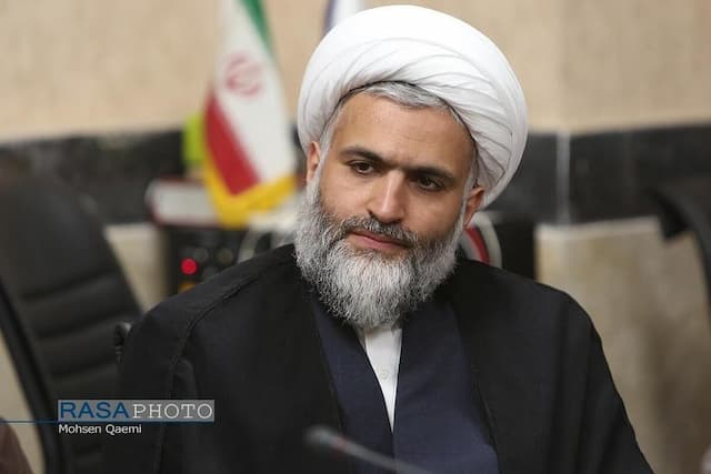 عضو مجلس خبرگان رهبری: برخی به بهانه وحدت در ظاهر سمعاً و طاعةً می‌گویند اما عملاً رفتارهای تفرقه‌آمیز دارند