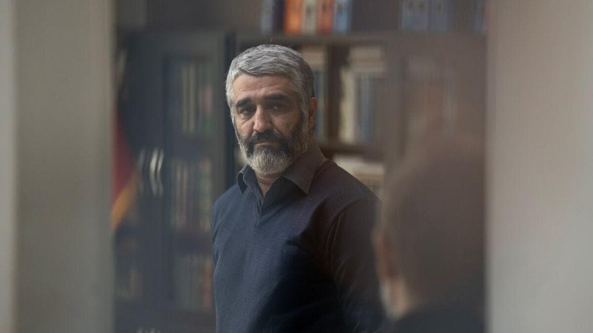 حذف تصویر پژمان جمشیدی از بیلبوردهای «محکوم»