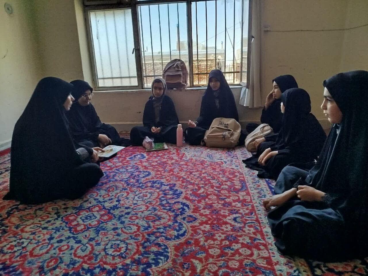 برگزاری کلاس‌های کاردستی و خلاقیت در کانون فرهنگی و هنری قائم روستای وینسار قروه
