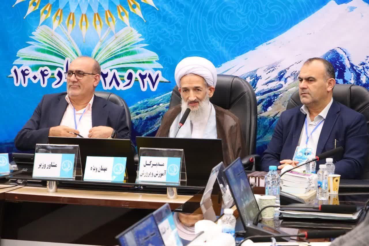 نگاه به امور پرورشی باید هم‌سطح با امور آموزشی باشد