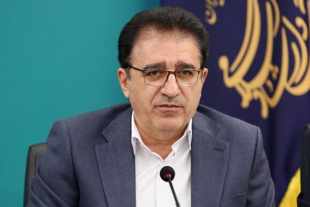 قادر آشنا: تنوع مراکز فرهنگی مانع احیای کارکرد واقعی مساجد