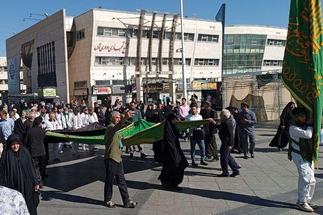 بازگشت کاروان پیاده مشهد به کربلا به حریم رضوی
