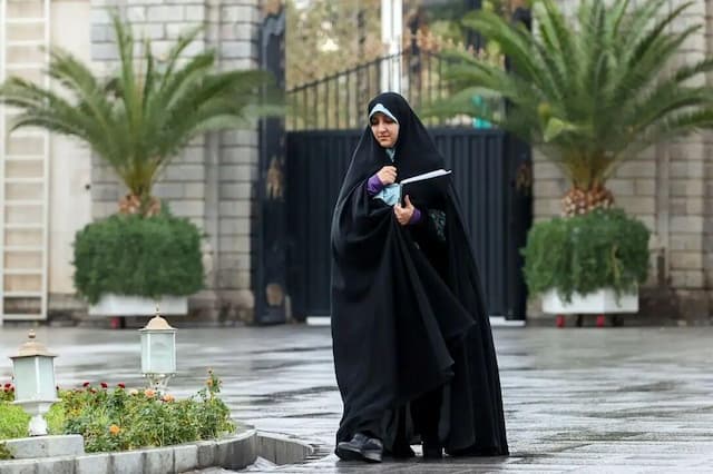 بهروزآذر: دولت به دنبال افزایش استخدام زنان