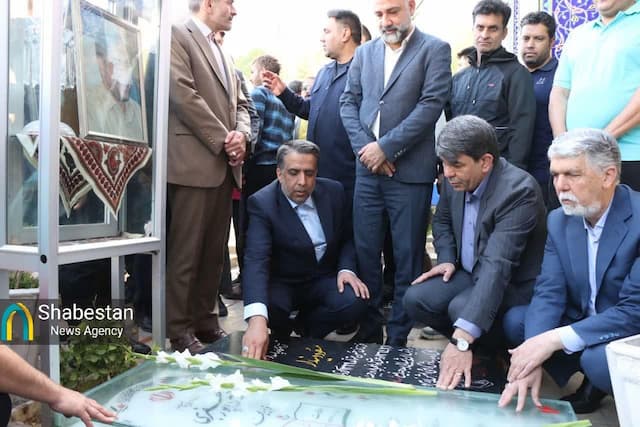 آغاز برنامه‌های دومین روز سفر وزیر فرهنگ و ارشاد اسلامی با زیارت شهدای کرمان