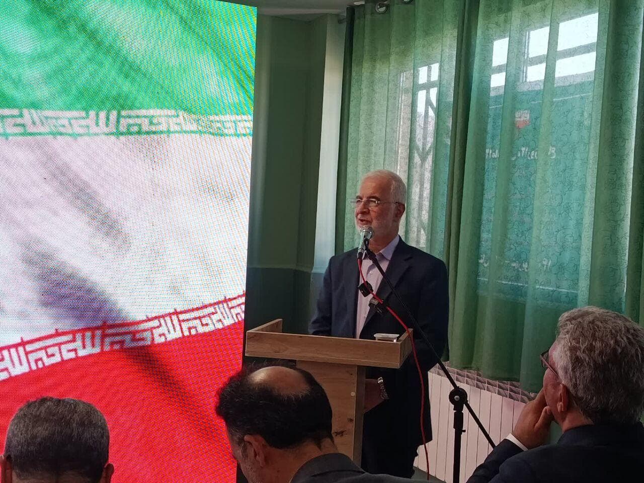 تأکید وزیر کشور بر سرمایه‌گذاری در آموزش و استفاده از انرژی پاک