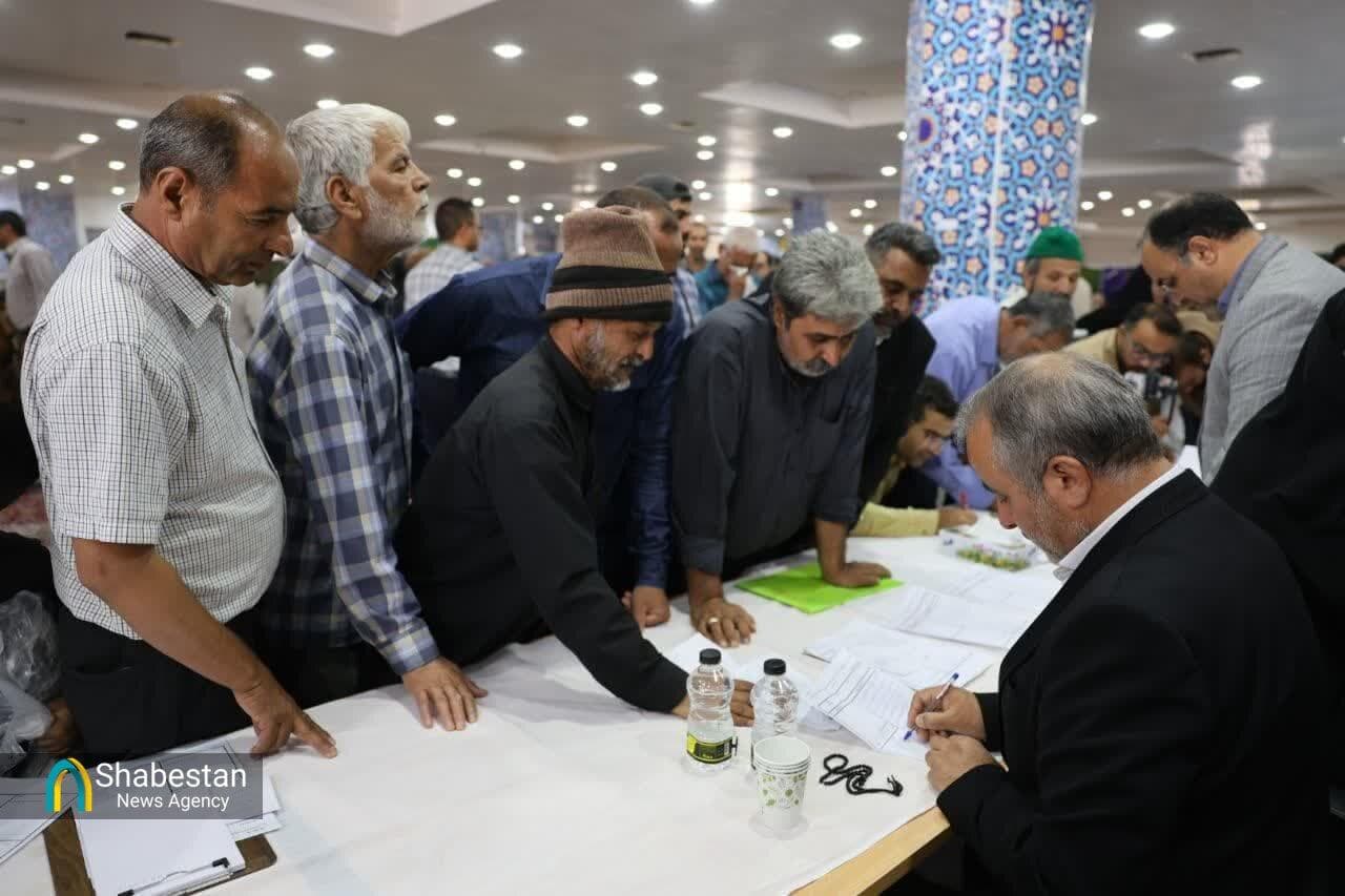 برپایی میز خدمت هفته دولت در محل مصلی‌ نماز جمعه بیرجند