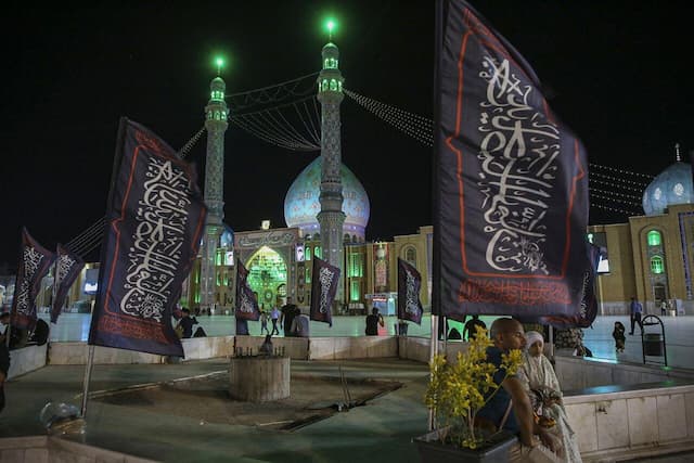 مراسم مسجد جمکران در ایام سالروز شهادت امام حسن عسکری(ع)