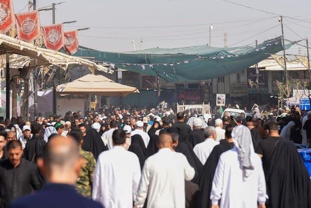 حضور هزاران زائر سوگوار به مناسبت سالروز شهادت امام حسن عسکری(ع) در سامرا