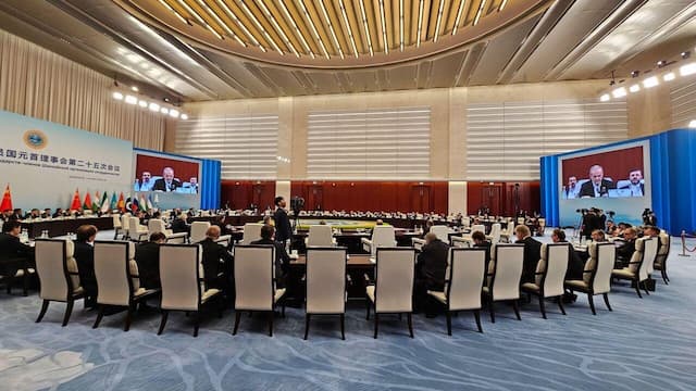 سازمان شانگهای در راستای ایجاد جهانی صلح‌آمیزتر و همکاری‌های اقتصادی گام بردارد