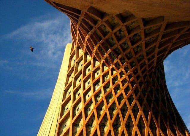 نگاهی برگزاری بزرگترین کارگاه آموزشی «ایران من» در برج آزادی