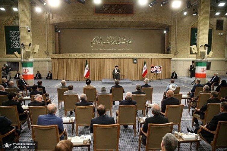 رهبر انقلاب:یکی از خطرهای کشور، این حالت نه جنگ، نه صلح است/ مسئولان و صاحبان قلم و بیان، راویان قدرت و قوت باشند و نه راوی ضعف‌ها