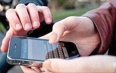 لحظه سرقت گوشی در چند ثانیه در پی غفلت راننده+ فیلم