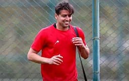 ماشین سعید مهری جلوی باشگاه پرسپولیس پنچر شد + فیلم