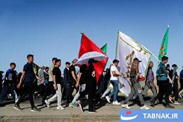 قدم‌های عاشقانه زائران پیاده به سوی مشهد مقدس