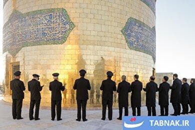 تعویض پرچم حرم امام رضا علیه‌السلام همزمان با سوم ربیع الاول