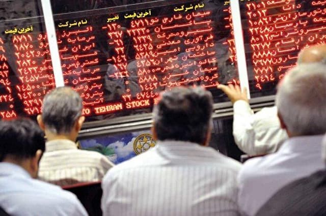 شروع منفی بازار سهام در شهریور/ بیشترین خروج پول حقیقی از کدام گروه‌های بورسی رقم خورد؟