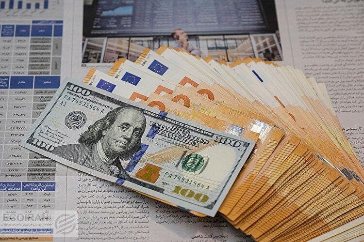 بانک مرکزی دست از مخفی کاری بردارد/ گاهی لازم است بخاطر مردم از برخی مسائل گذشت