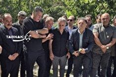 حضور علی دایی سر مزار دوست قدیمی + عکس