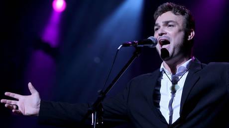 Pro-Palestine activists target Israeli singer in Poland (VIDEO)