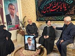 دیدار امام جمعه تهران و معاون رئیس جمهور با خانواده شهیدان رشید و رضیئی