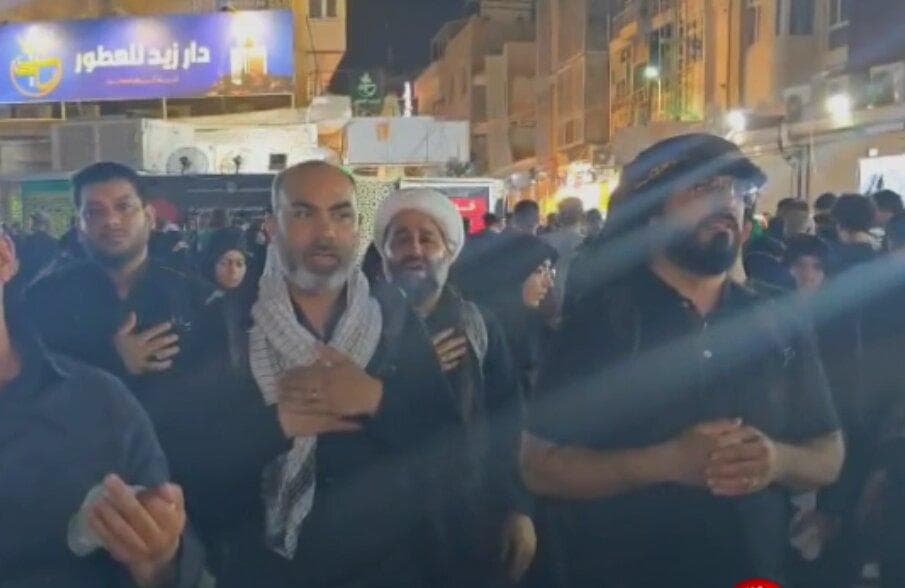روضه خوانی امام جمعه جزیره خارگ در مقابل حرم امیر المؤمنین علی‌ (ع)