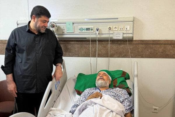 عیادت رئیس جمعیت هلال‌احمر از حجت الاسلام سید محمود علوی