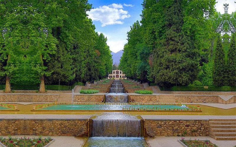 انجام عملیات عمرانی باغ شاهزاده ماهان را تعطیل می کند