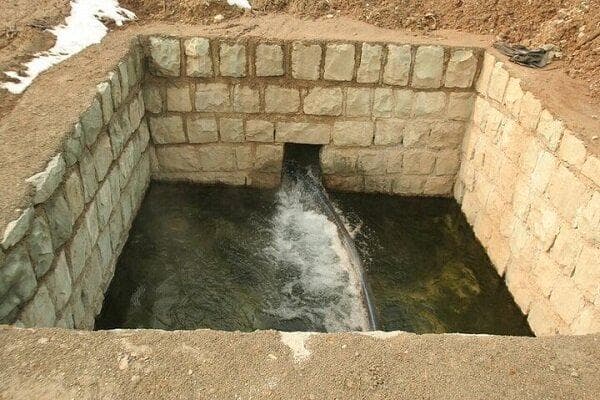 مهار آب قنوات منطقه ۲ برای آبیاری فضای سبز