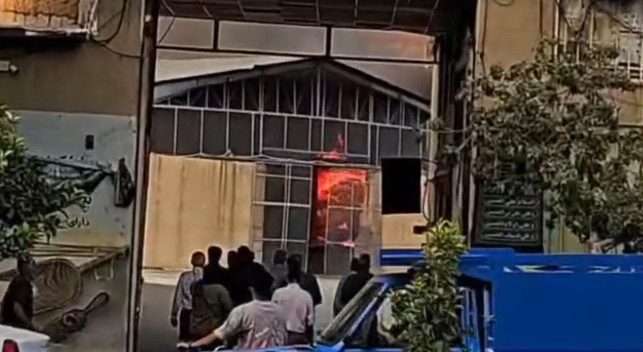 آتش‌سوزی سوله آرد گندم در شیراز