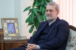 لاریجانی:در کنار برادرانمان در منطقه هستیم اما به آن‌ها دستور نمی‌دهیم