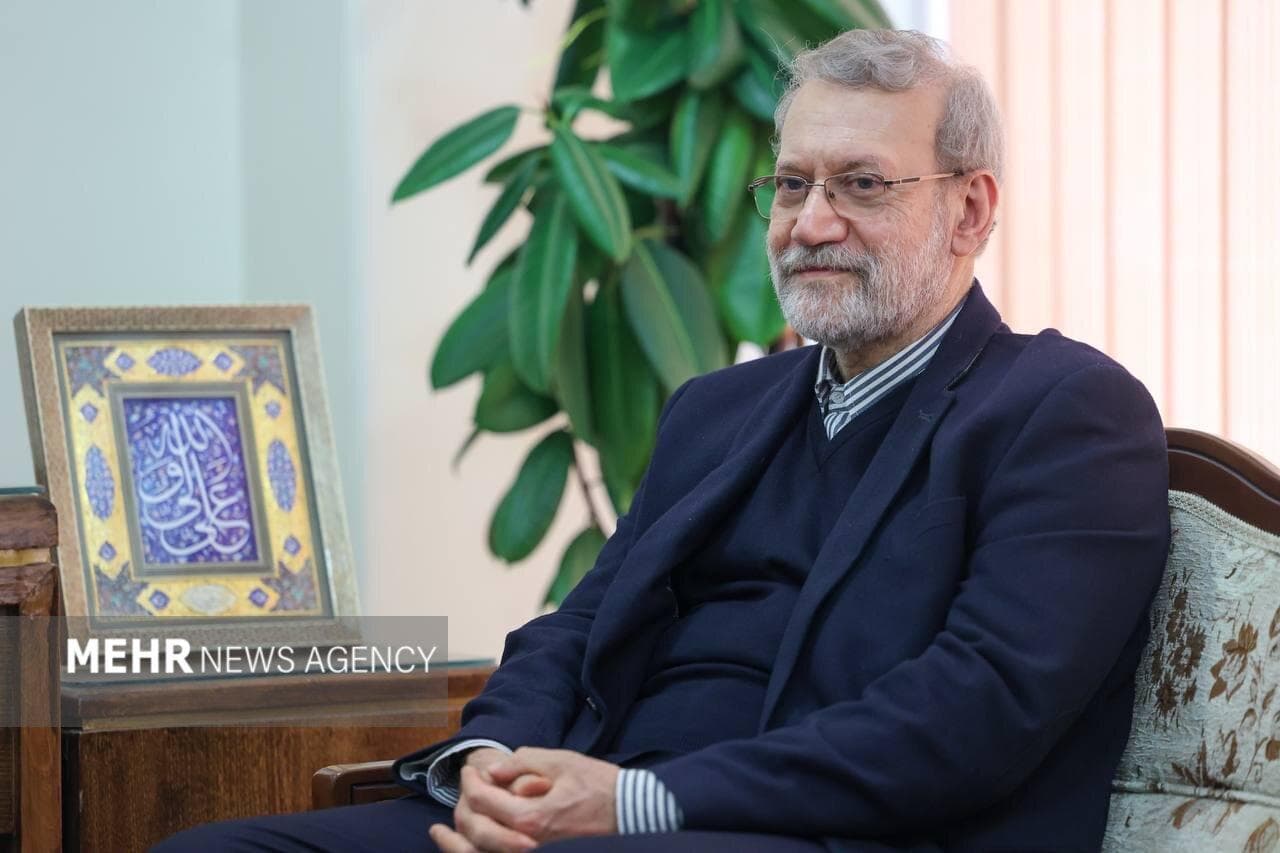 لاریجانی:در کنار برادرانمان در منطقه هستیم اما به آن‌ها دستور نمی‌دهیم