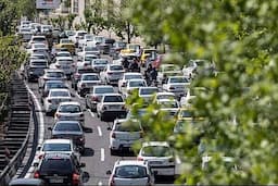 ترافیک صبحگاهی در اکثر معابر و بزرگراه‌های تهران پرحجم و سنگین است